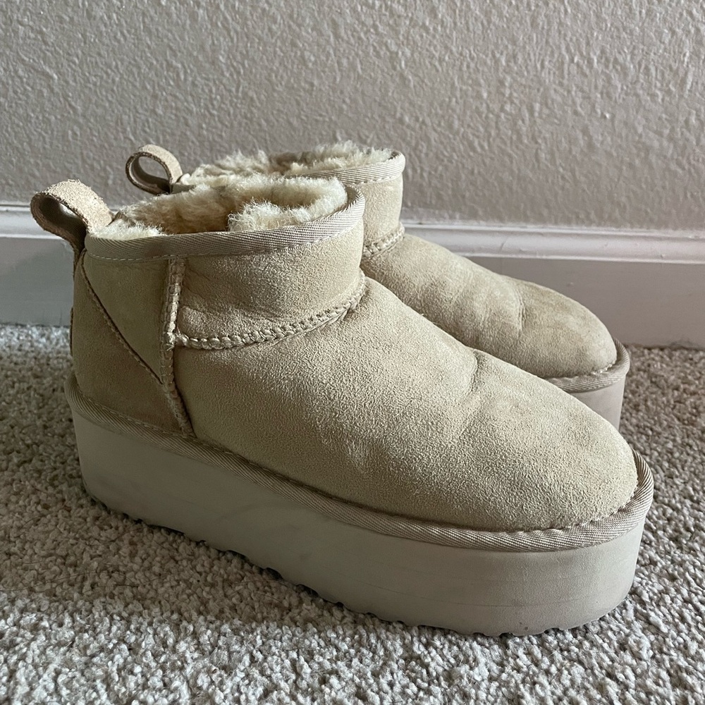 Uggs ultra mini platform boots suede Sand sz 6